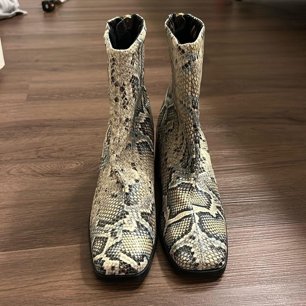 COPY - COPY - Adorable vegan python booties! Super comfortable. Size 39